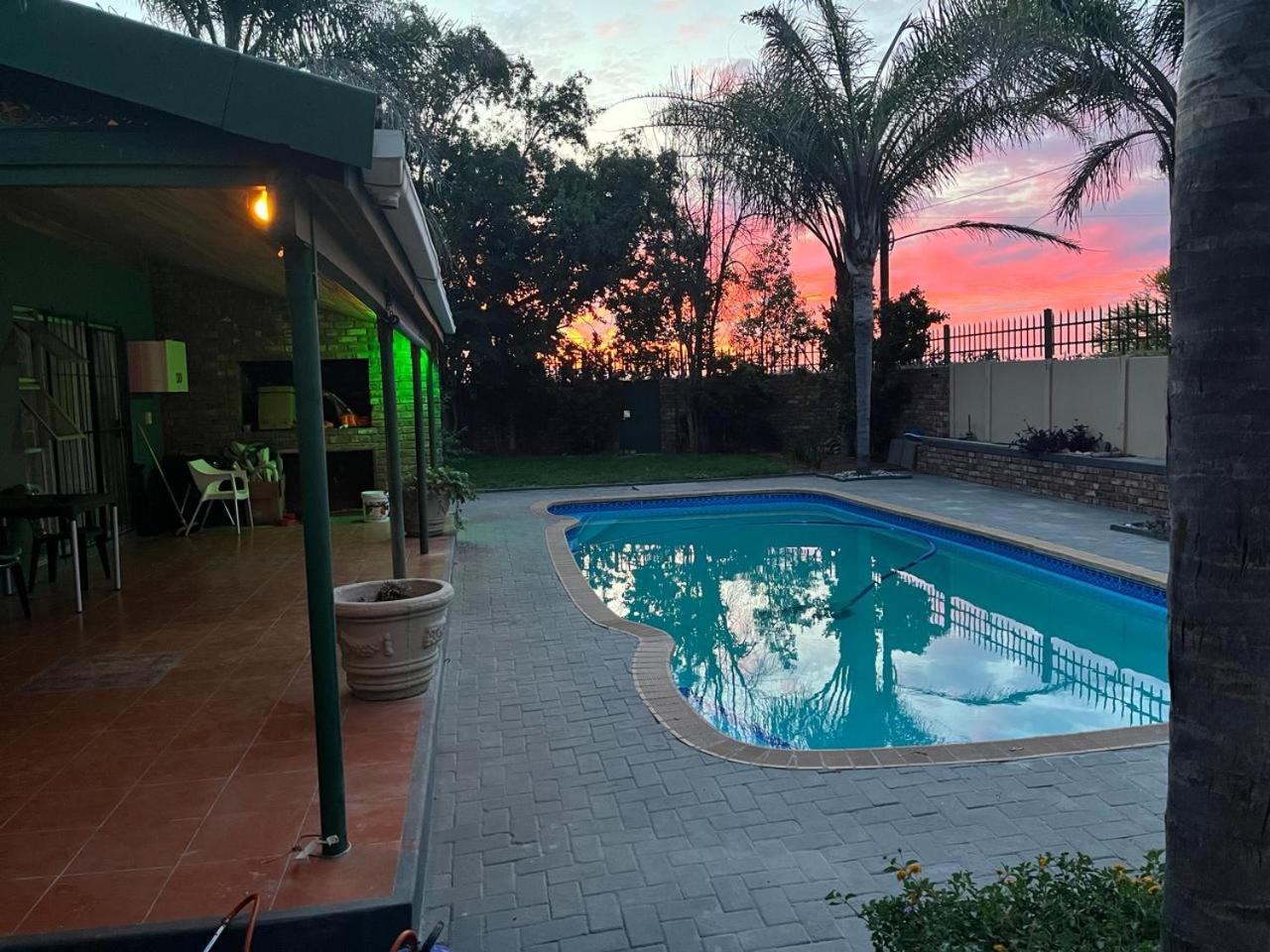 Oppi Draai Guesthouse 오쇼른 외부 사진